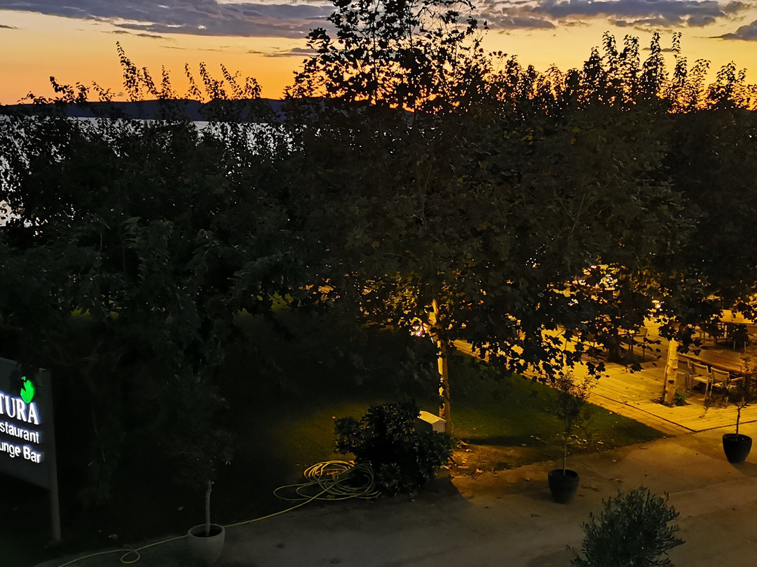 Zoe Seaside Resort主图