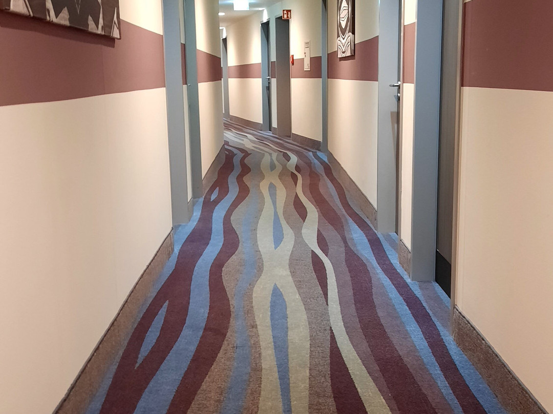 宜必思尚品图宾根酒店主图