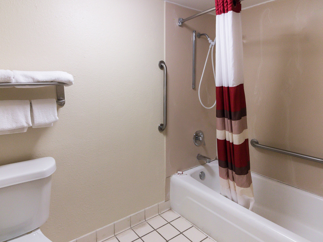 Red Roof Inn & Suites Commerce - Athens主图