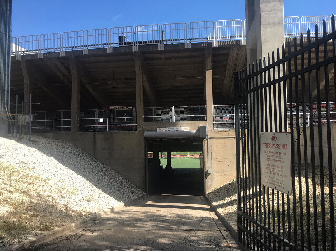 Memorial Stadium-尚贝恩必去景点