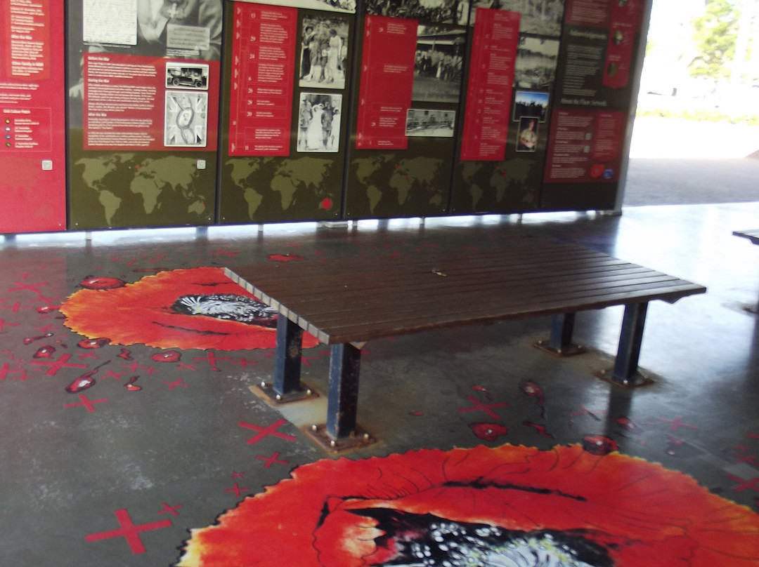 Anzac Plaza Emu Park景点图片