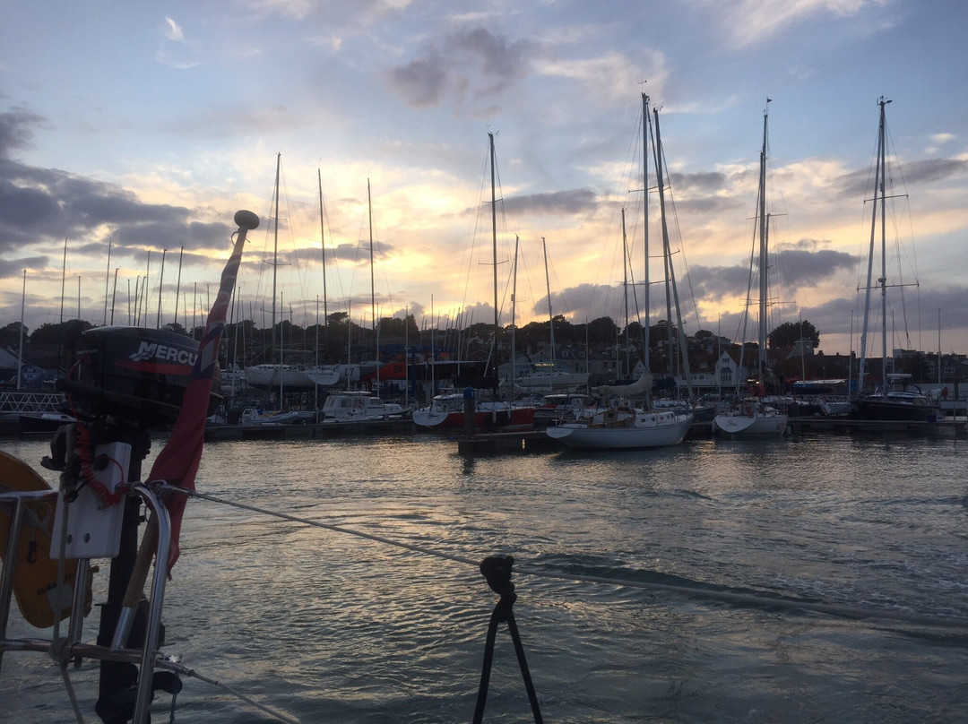 Cowes Yacht Haven-考兹必去景点