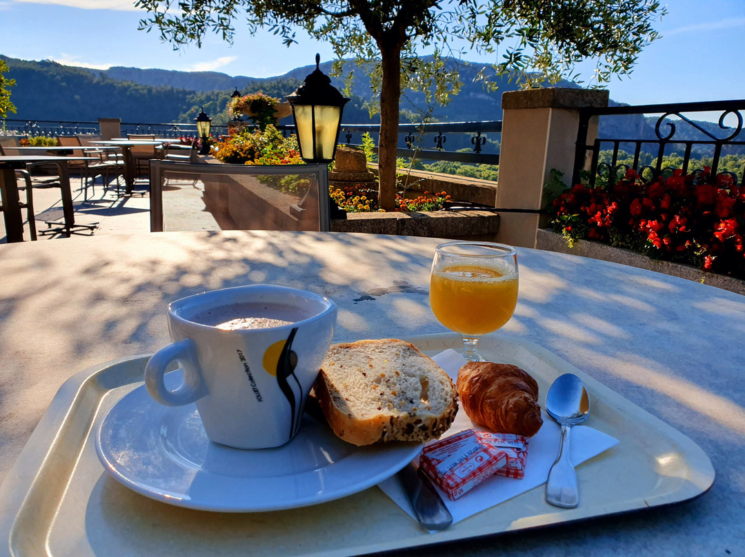 Hotel Restaurant La Porte des Cevennes主图