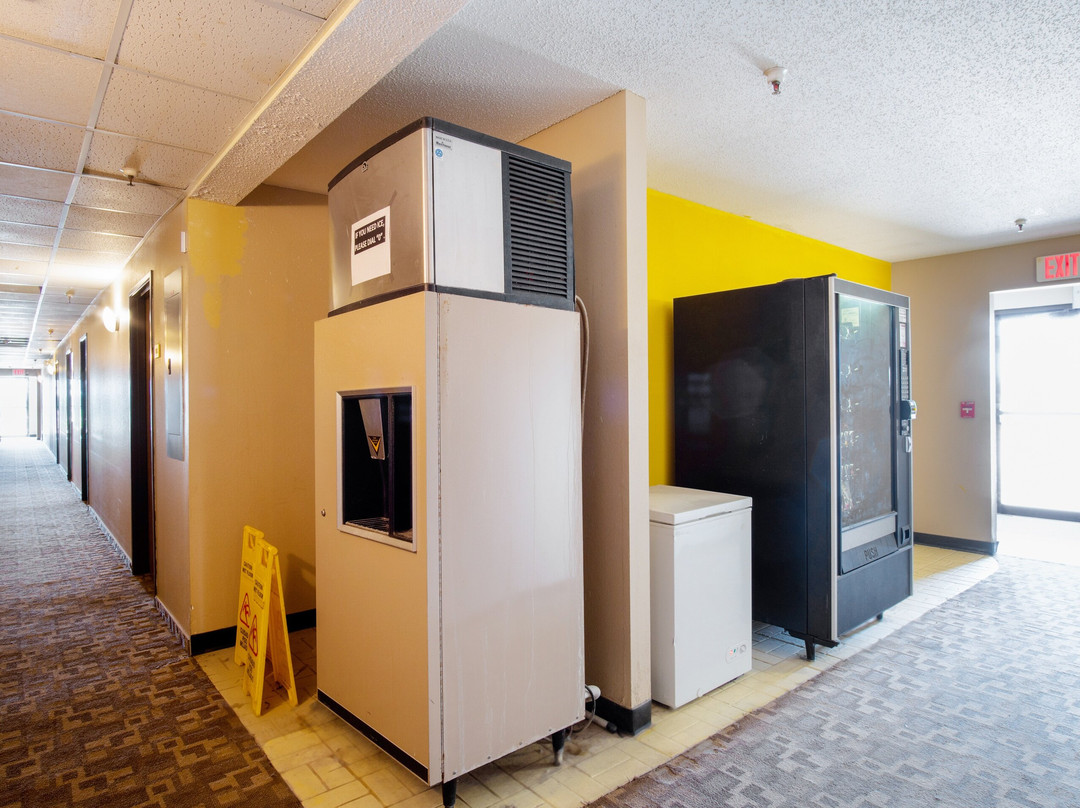 Super 8 by Wyndham Pratt主图