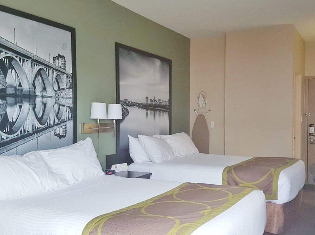 萨斯卡通速8酒店主图