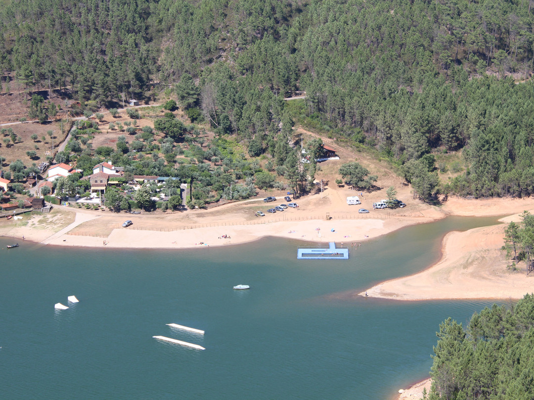 Praia Fluvial de Fernandaires景点图片