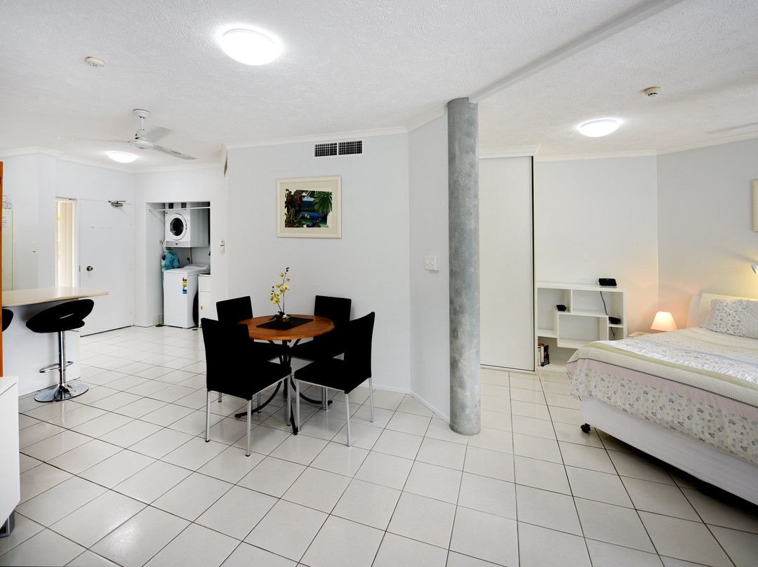 Golden Sands Beachfront Resort主图