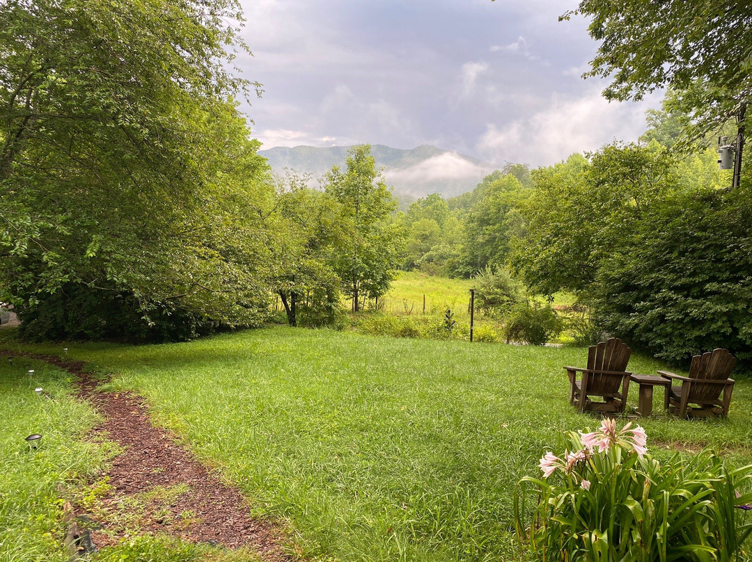 Henson Cove Place B&B主图