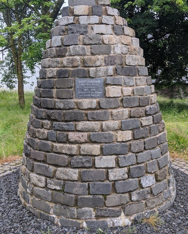 Mary Barbour Memorial Cairn景点图片