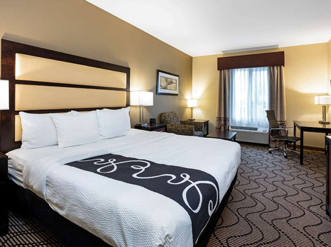 奥本拉昆塔温德姆套房酒店主图