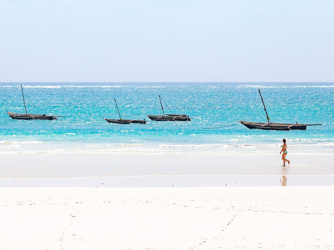 保巴博温泉海滩度假酒店主图