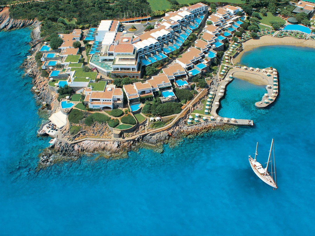 伊罗达半岛全套房酒店主图