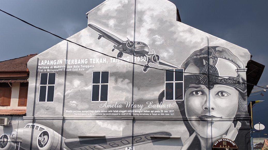 Mural of Aviator Amelia Earhart景点图片