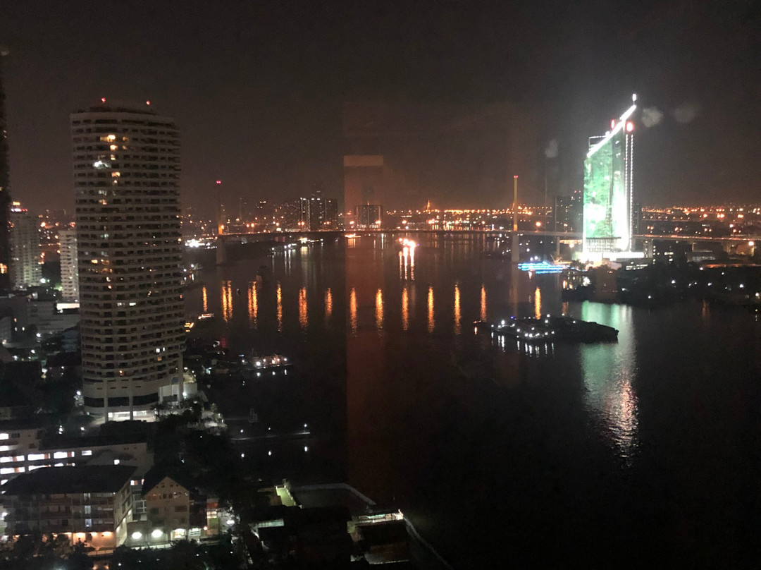 美殿河畔酒店主图