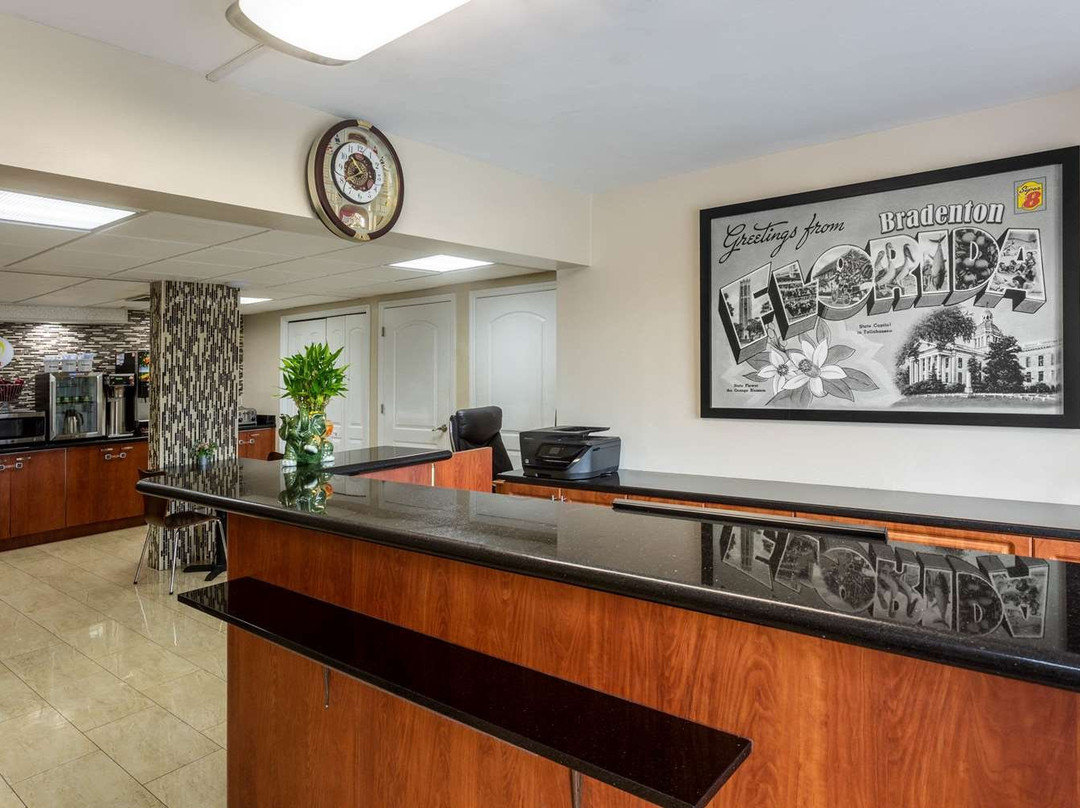 Super 8 by Wyndham Bradenton Sarasota Area主图