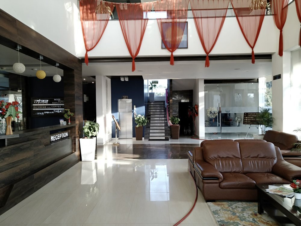 Silver Estate Resort主图