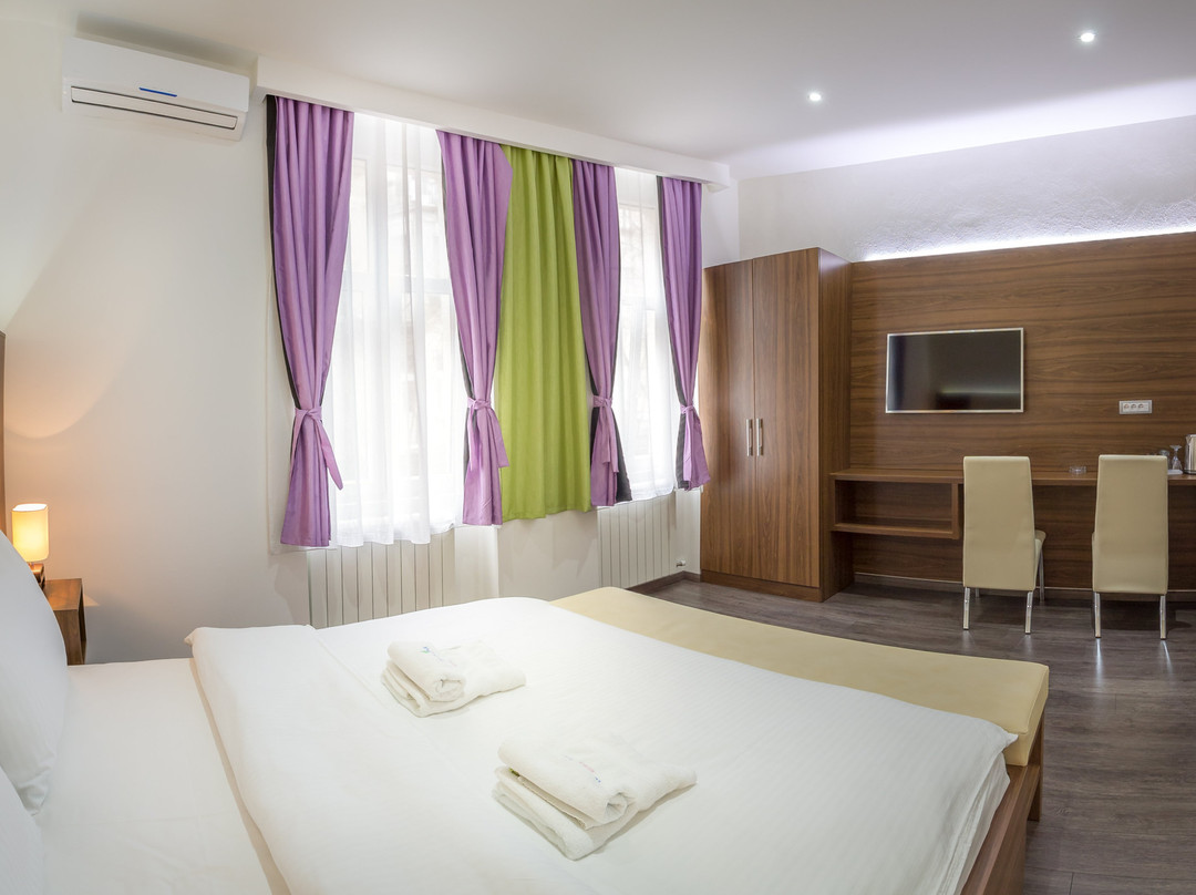 Central Park Residence主图