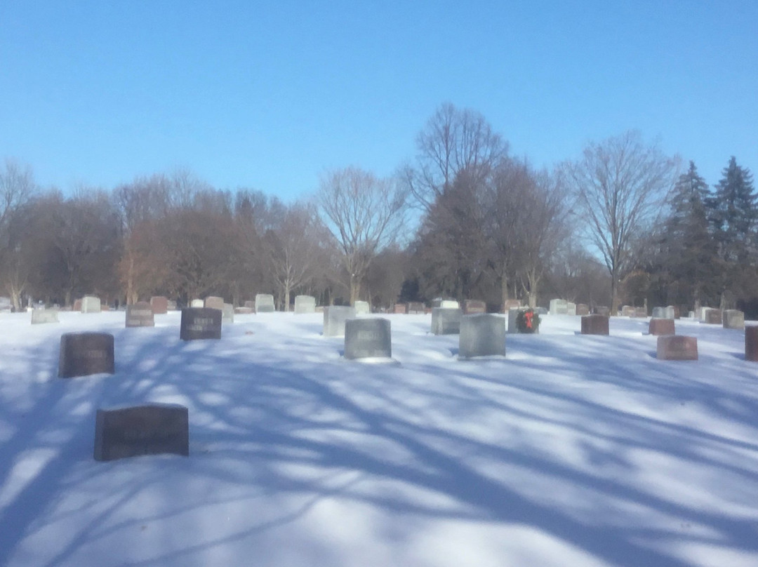 Roselawn Cemetery景点图片