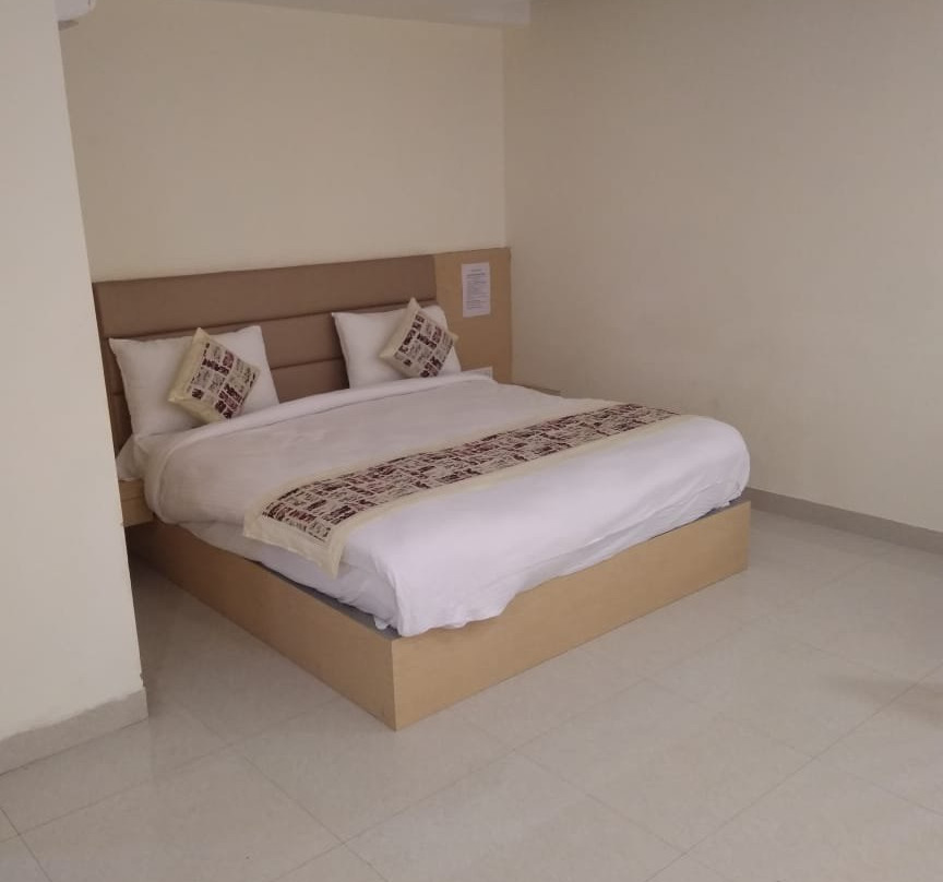 Hotel Kelvish Plaza主图