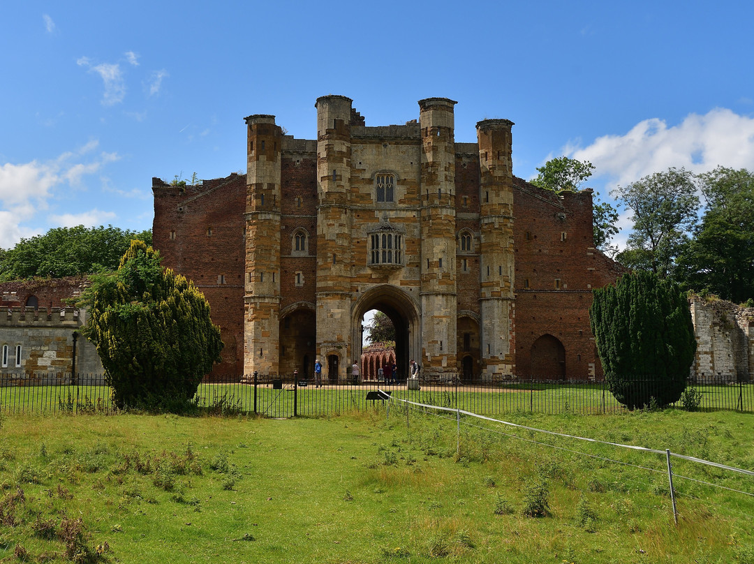Thornton Abbey and Gatehouse景点图片