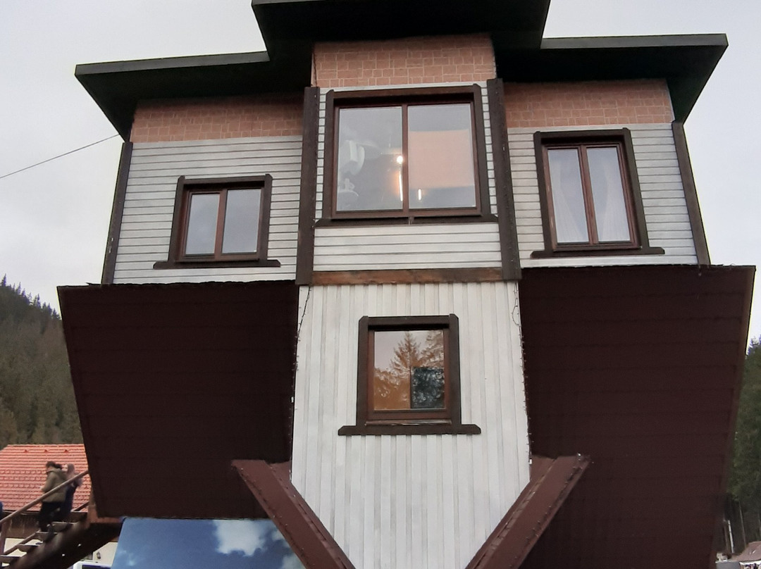 Upside Down House-Polyanytsya必去景点