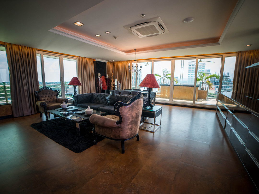 康达泰费尔德斯广场套房酒店主图