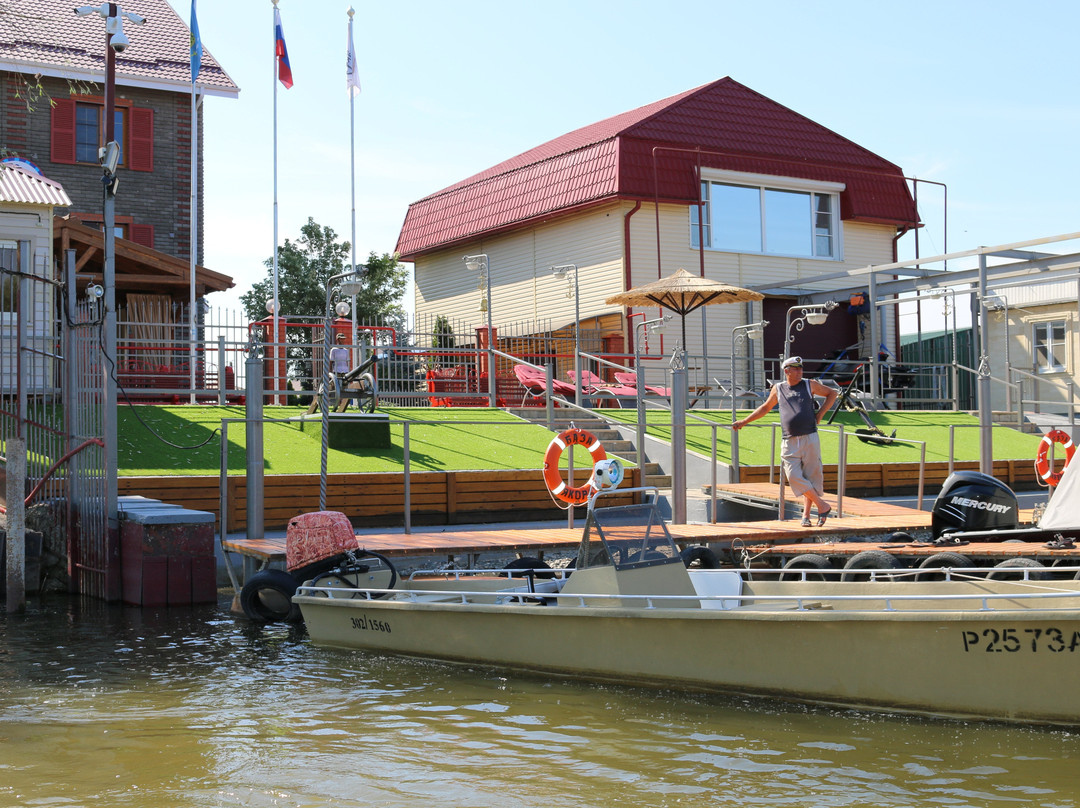 Tourist Base Yakor主图