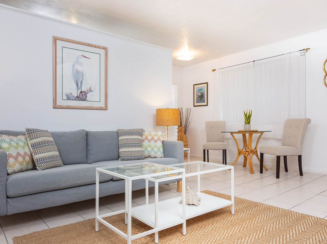 Sunshine Shores Boutique Apartments主图