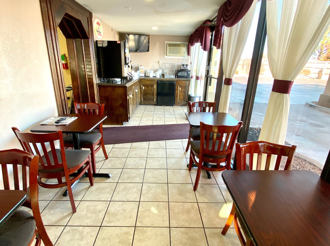 Super 8 by Wyndham Shawnee主图