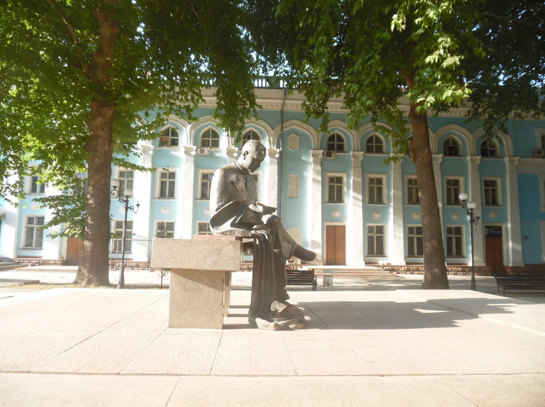 Monument to Abulkasim Lakhuti-杜尚别必去景点