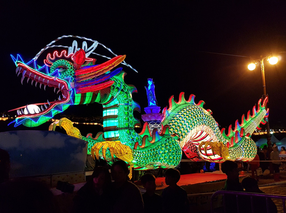 Jinju Namgang Yudeung Festival景点图片