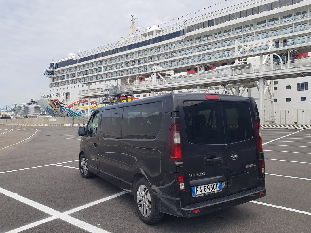 Shared Shuttle-奇维塔韦基亚必去景点