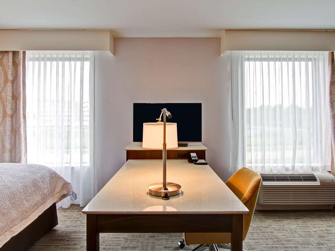 Hampton Inn & Suites Detroit/Troy主图