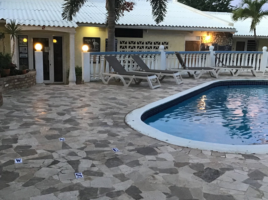 Bruce Bowker's Carib Inn主图