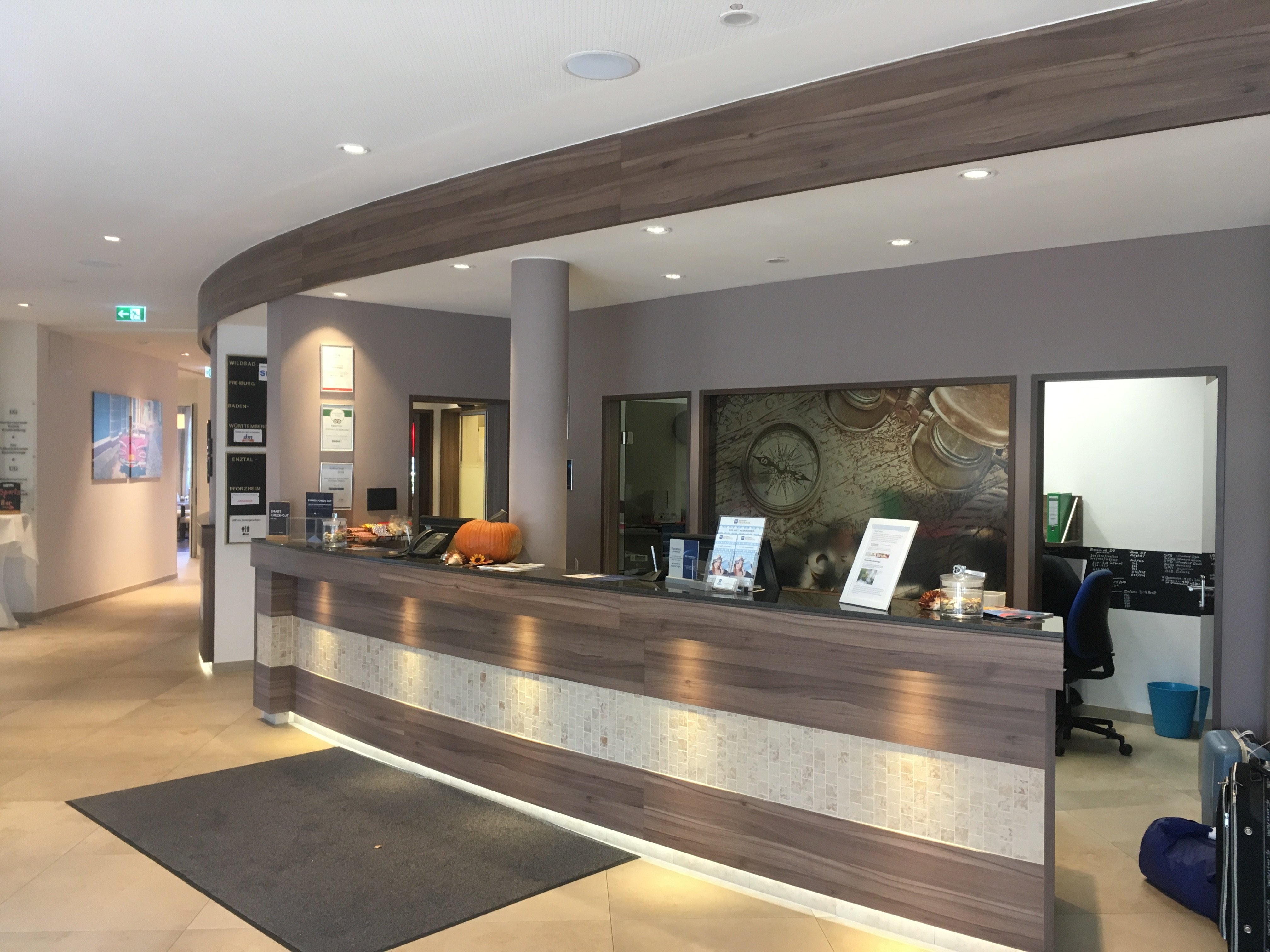 Best Western Queens Hotel Pforzheim-Niefern-商务中心/多功能厅
