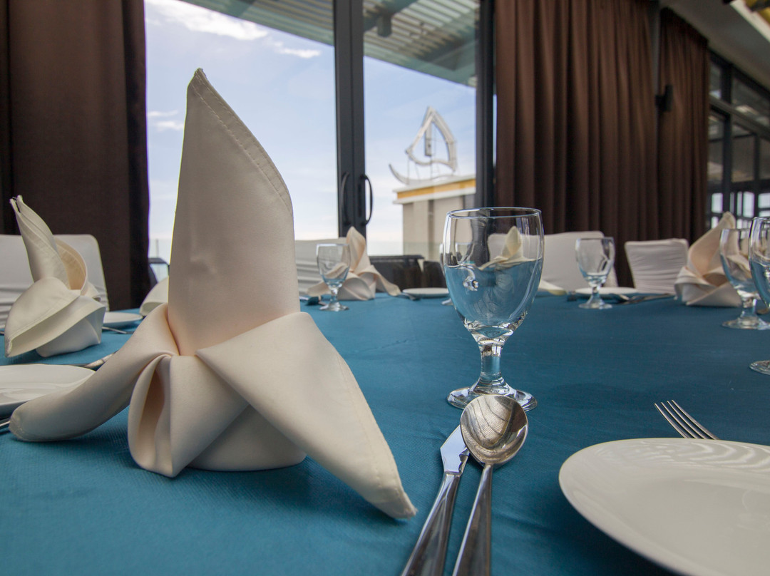 Goldenbay Hotel主图