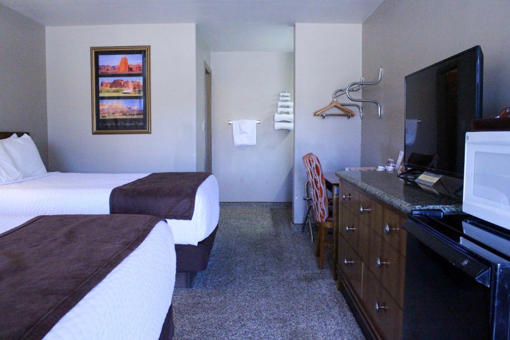 Whispering Sands Motel-官方