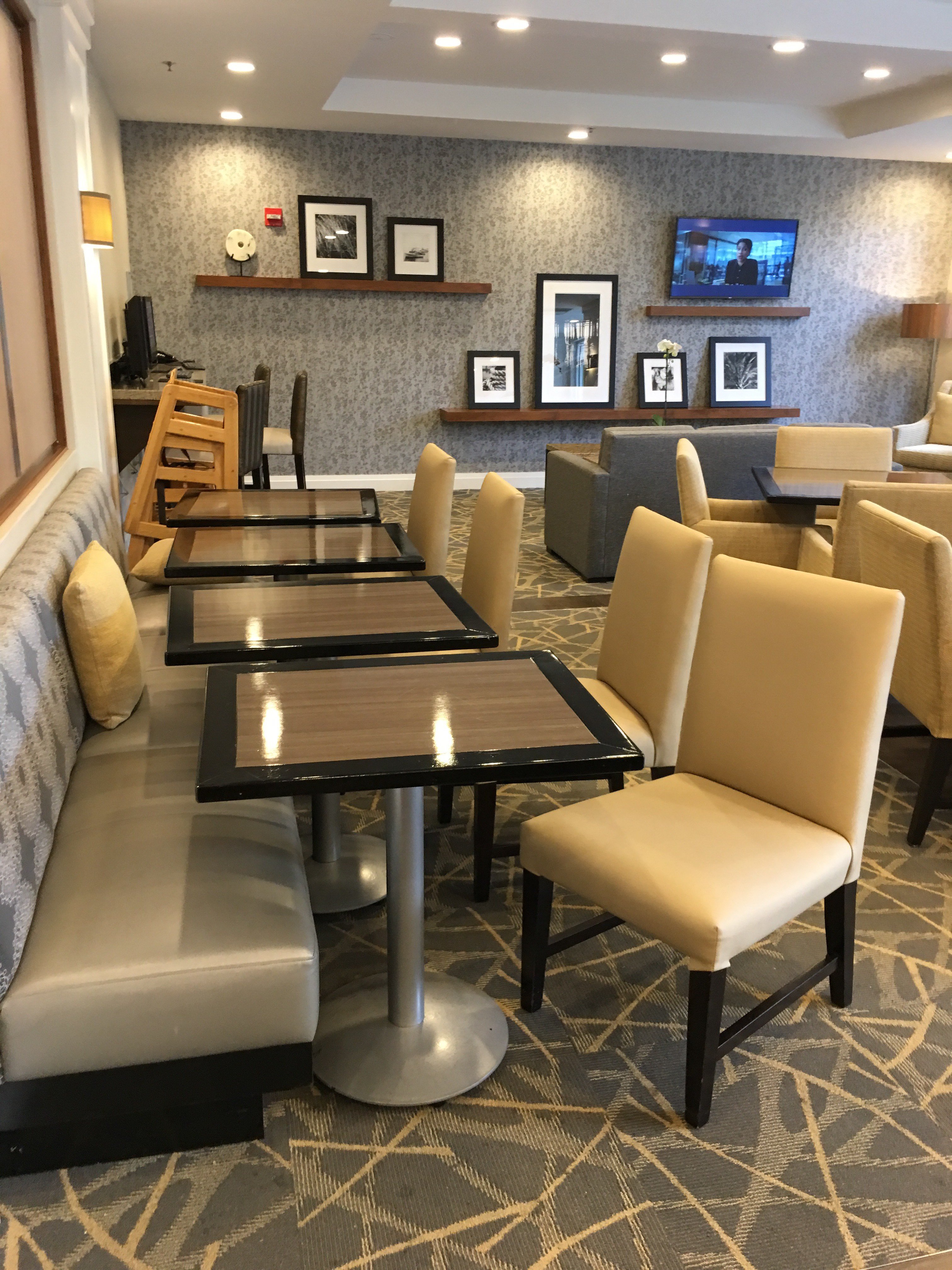 哈兰德海滩/文图拉欢朋酒店-商务中心/多功能厅