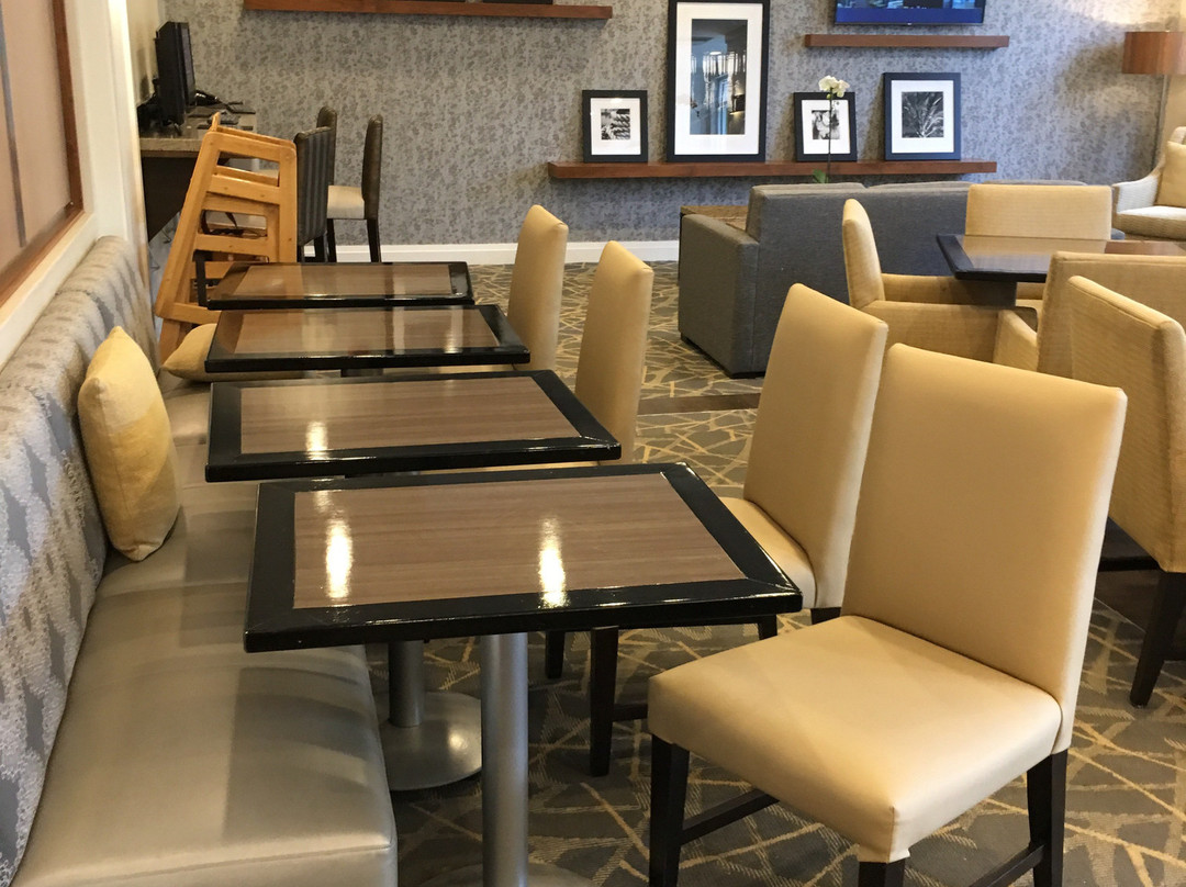 哈兰德海滩/文图拉欢朋酒店主图