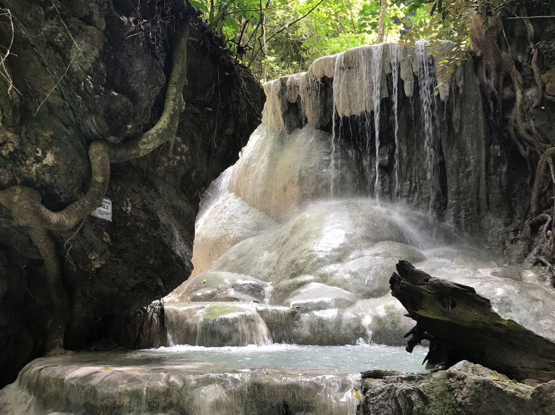 Aguinid Falls-参波恩必去景点