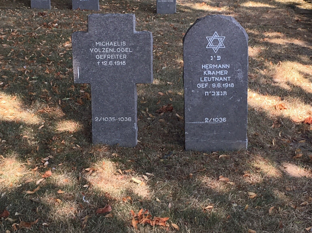 German war cemetery景点图片