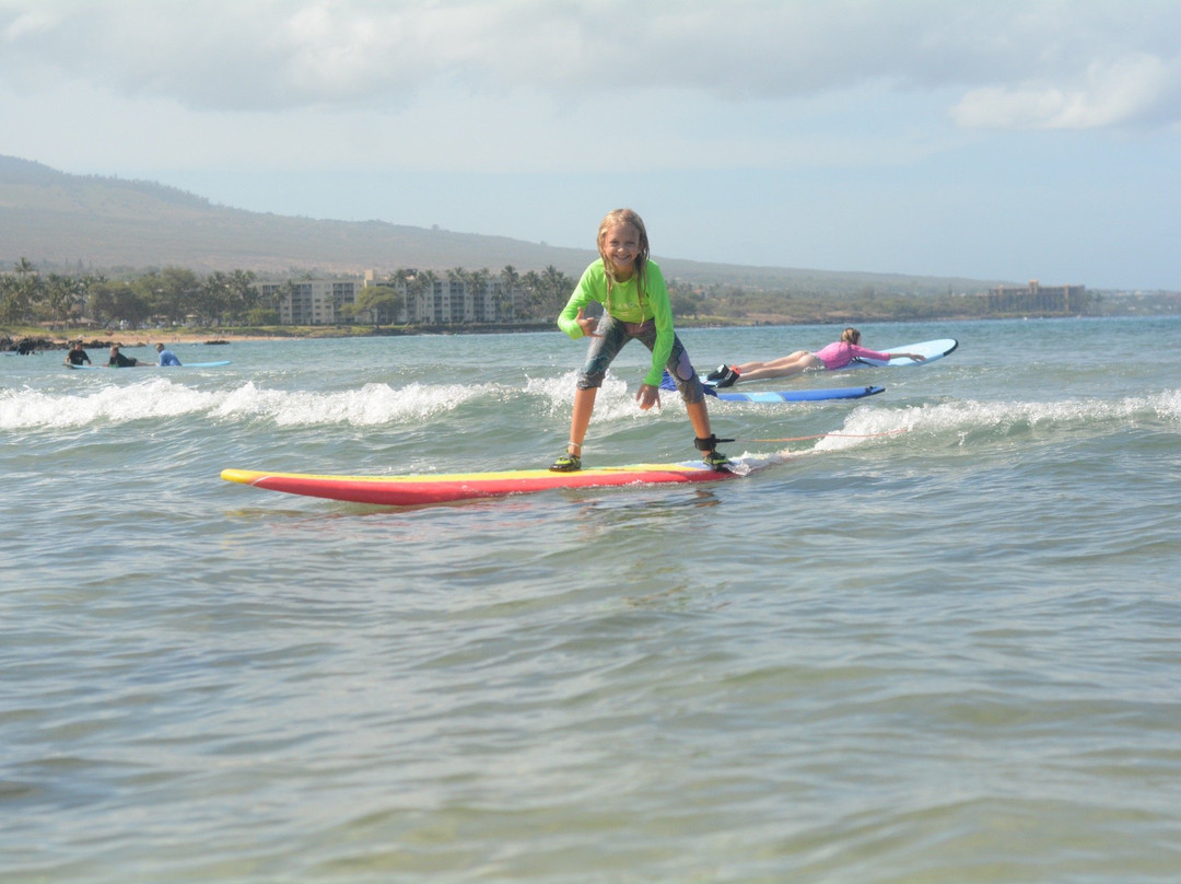Waves Hawaii Surf School景点图片
