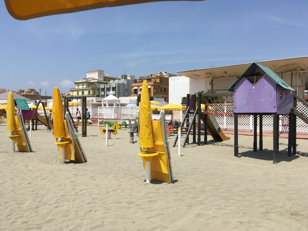 Stabilimento Balneare Tirreno-菲乌米奇诺必去景点