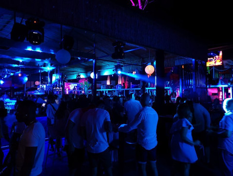 Makarana Bar-玛卡沙必去景点