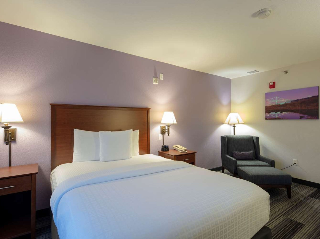 La Quinta Inn & Suites by Wyndham Springfield Airport Plaza主图