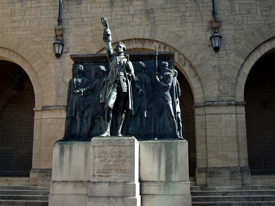 Girolamo Gozi Monument-圣马力诺城必去景点