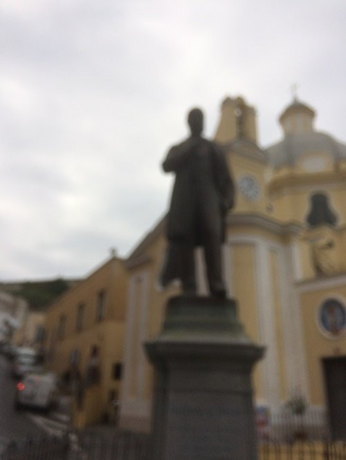 Piazza dei Martiri (Semmarezio)-普罗奇达必去景点