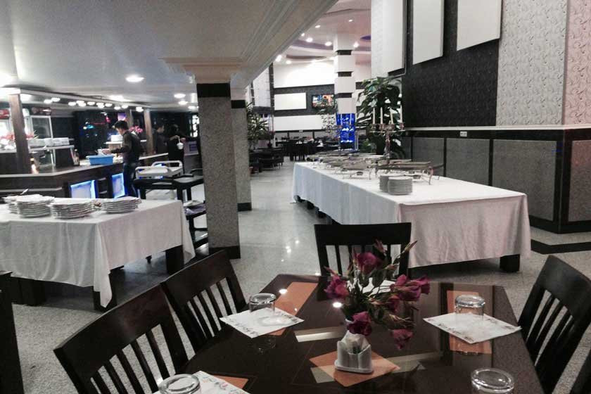 Urmia餐馆和美食-Molavi Restaurant