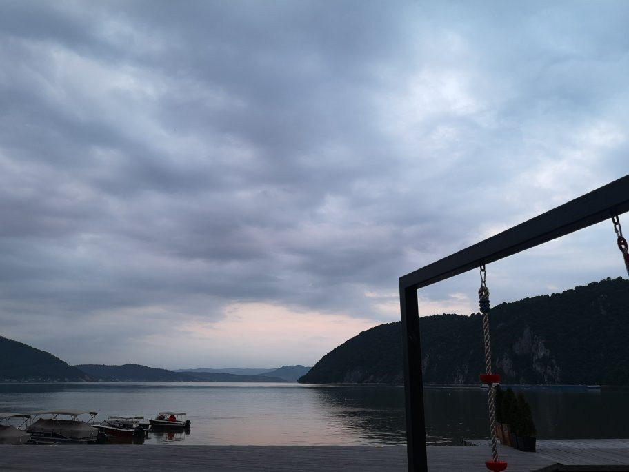 Donji Milanovac酒店住宿-Pensiunea Septembrie