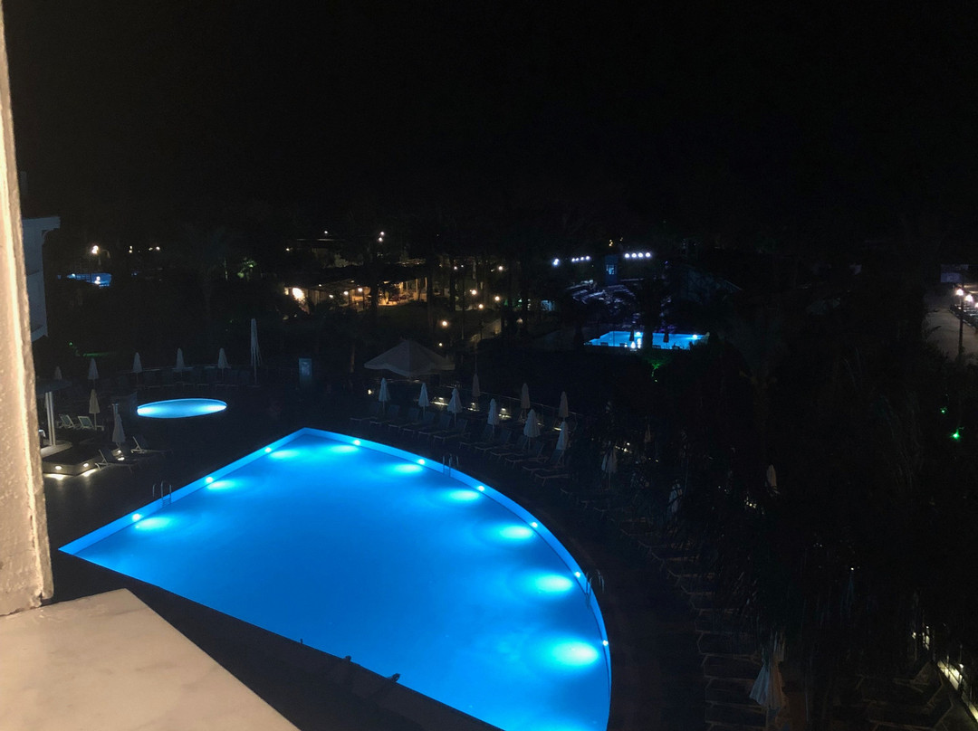 Zena Resort Hotel主图